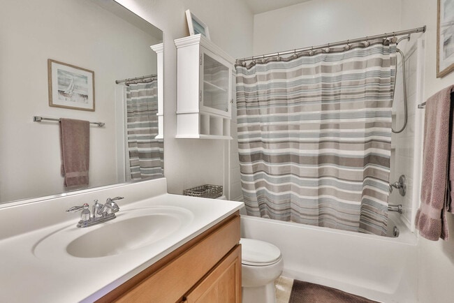 Building Photo - 16913 Laurel Hill Ln