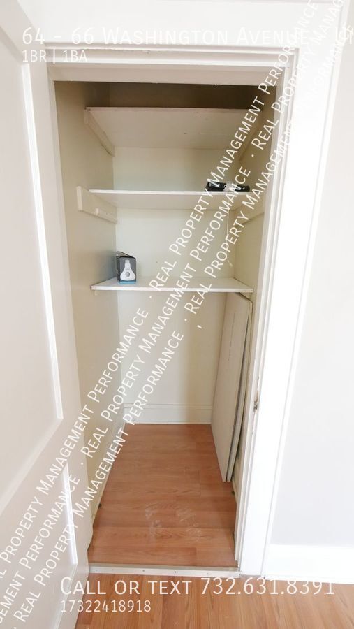 Building Photo - Very Large 1 Bedroom 1 Bath 1st floor apar...