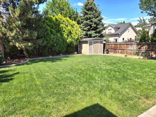 Building Photo - Love the area you live ! 3 bedroom 2 bath ...