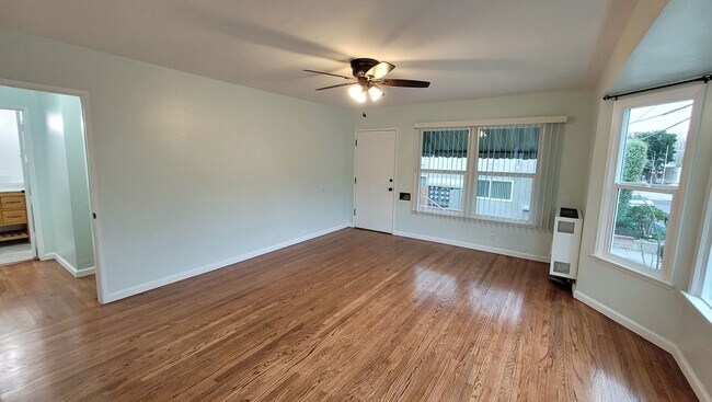 Building Photo - a13508