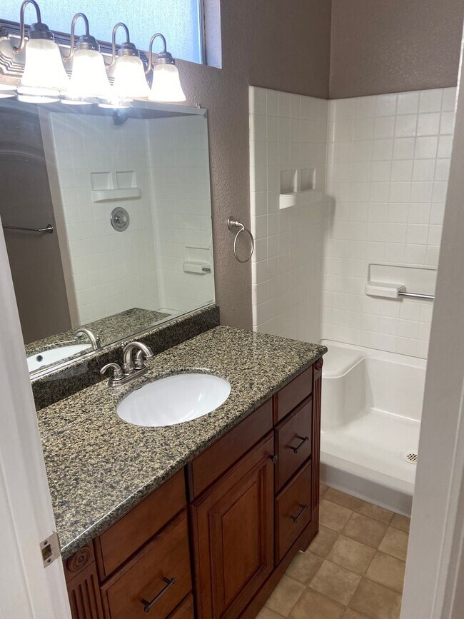 Building Photo - 2 Bdrm, 2 bath home in Laguna - Elk Grove