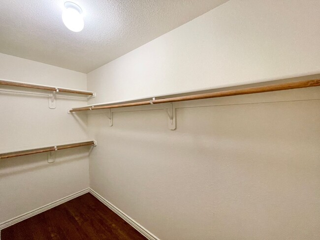 Building Photo - 1529 Justin Lp