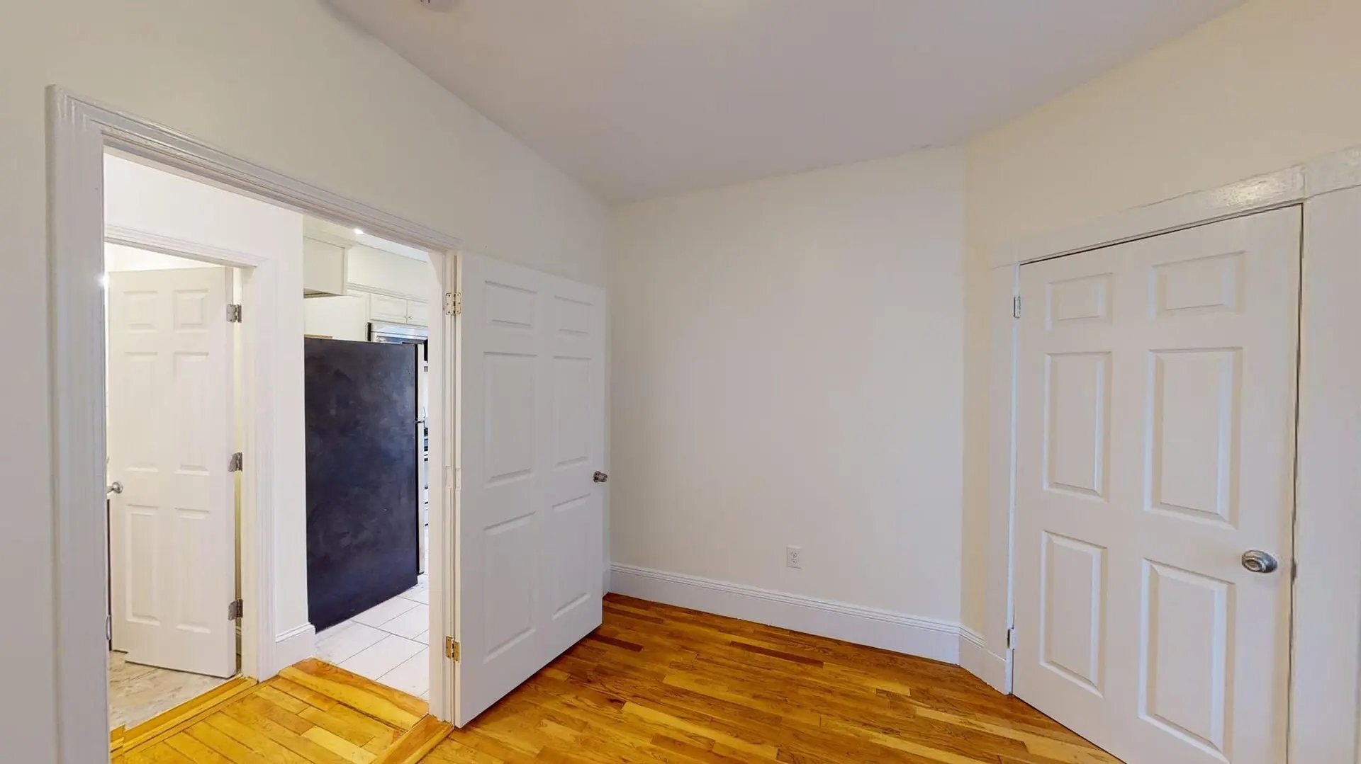 Building Photo - 21 Rossmore St