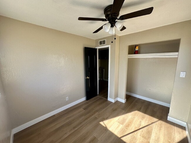 Building Photo - 372 W Northern Ave