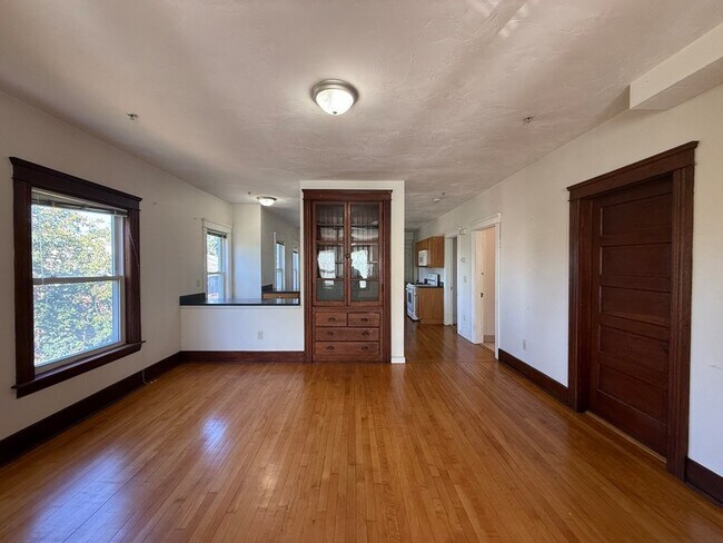 Building Photo - 32 Woodbine St