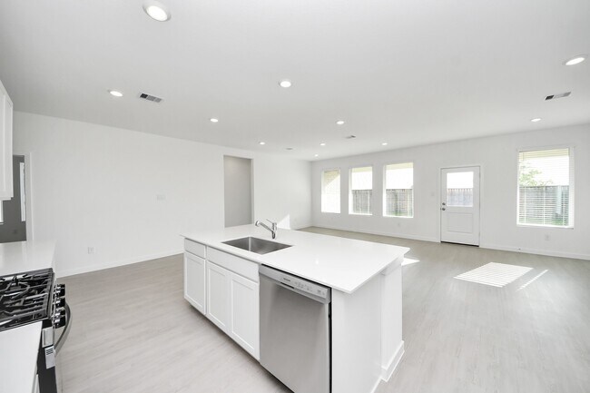 Building Photo - 16310 Chestnut Hvn Ln