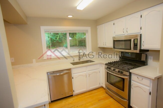 Building Photo - Beautiful 3 Bed 2 Bath Home in Education Hill, Redmond
