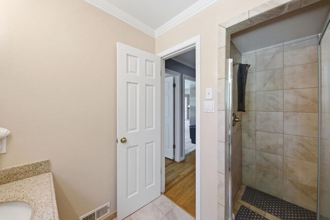 Building Photo - 25 Warmwood Way