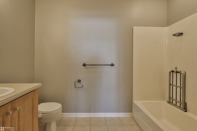 Building Photo - 2 bedroom condo at Country Classics at Morgan Hill