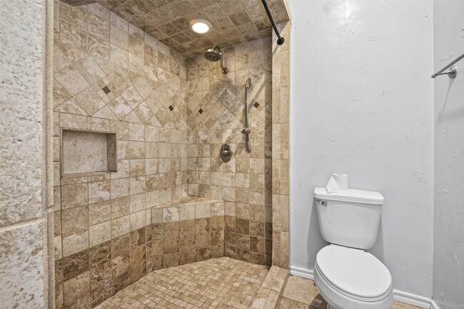 Building Photo - 8103 Oak Moss Dr