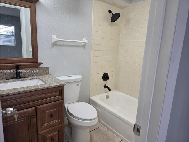 Building Photo - 7910 N Colony Cir