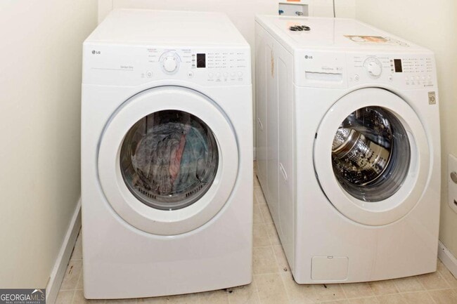 Building Photo - 4248 River Green Dr NW