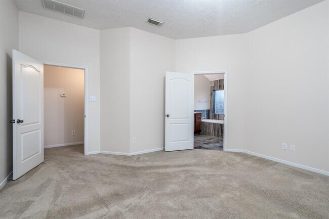 Building Photo - 9503 Tartan Manor St