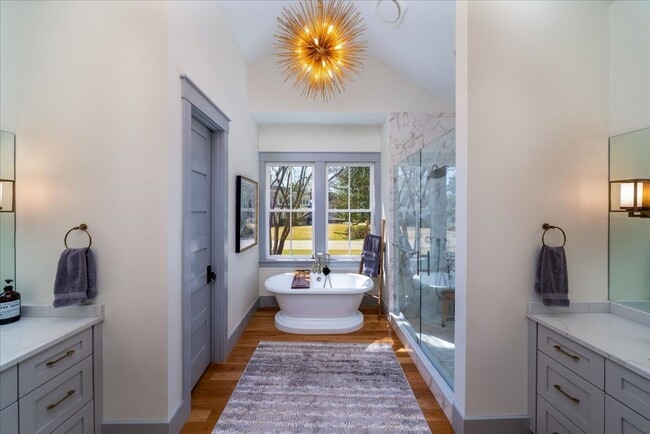 Building Photo - Fully Furnished Home In The Groves