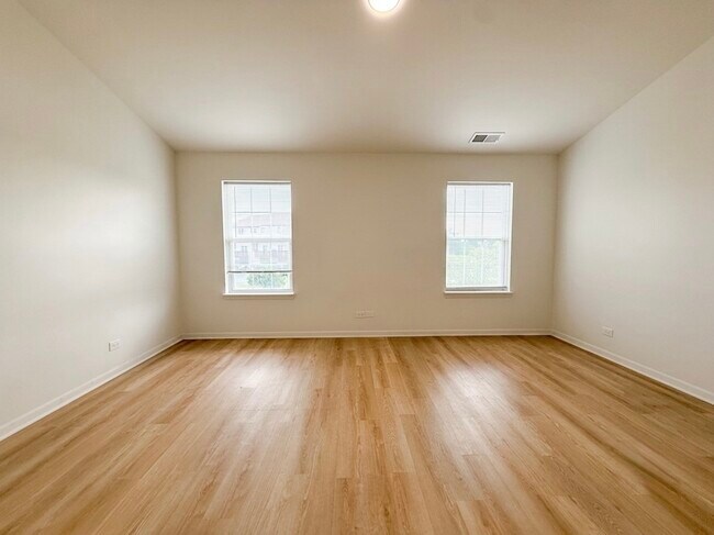 Building Photo - 1089 Ellsworth Dr
