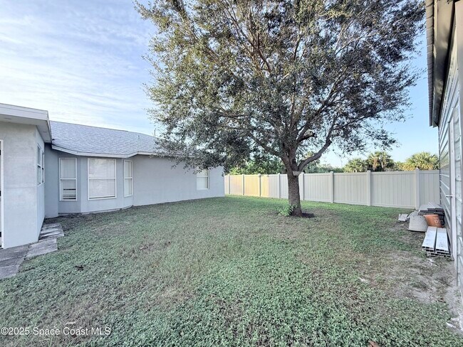 Building Photo - 2473 Largo Ave