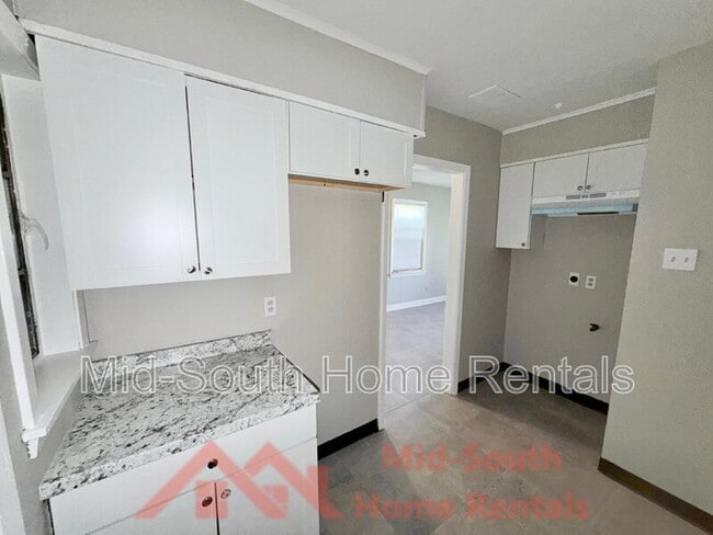 Building Photo - 2371 Imogene St