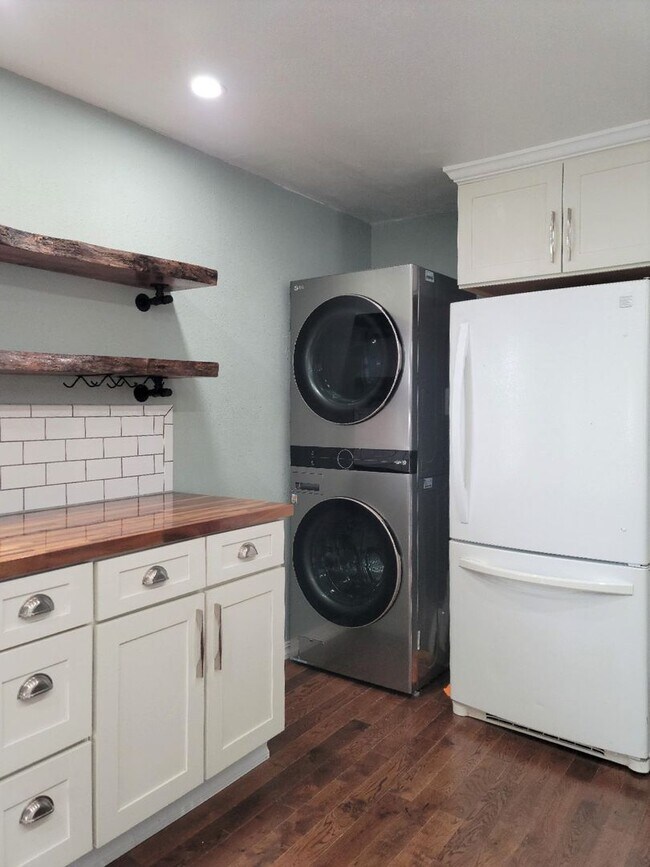 Building Photo - 2124 7th St