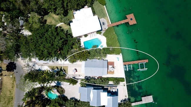 Building Photo - 7140 Longboat Dr E