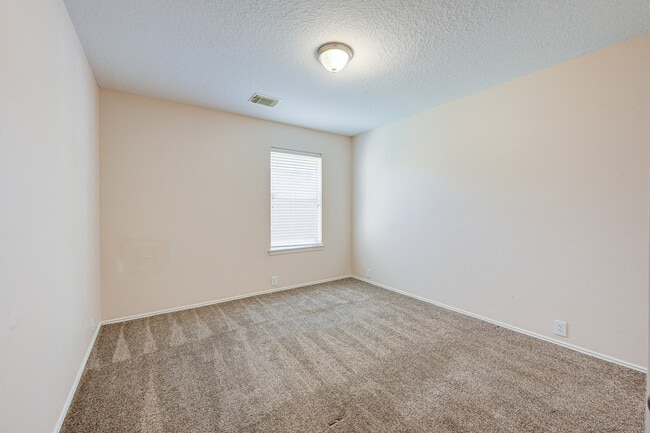 Building Photo - 18818 Woodbreeze Dr