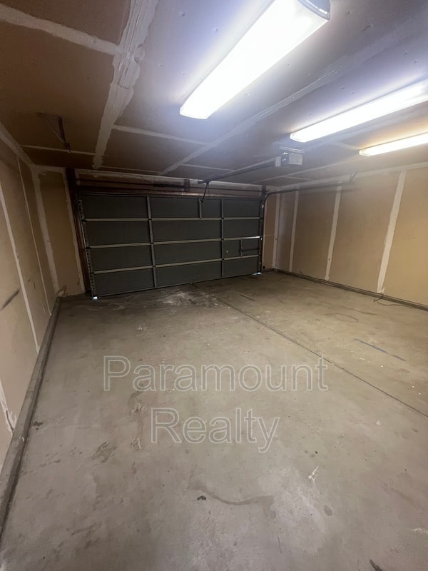 Building Photo - 1230 Mohr Cir