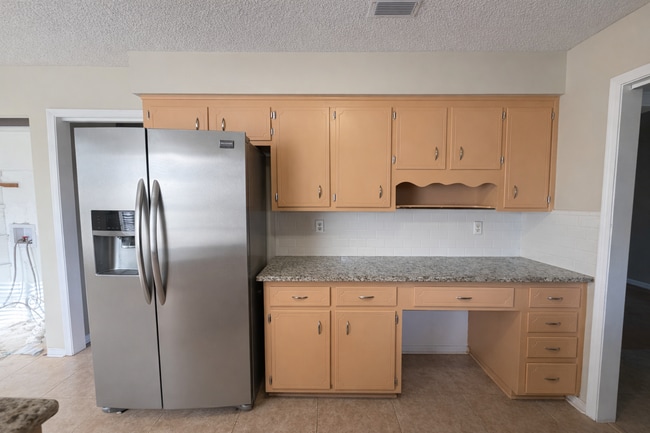 Building Photo - Woodlands / Lakeside Estates