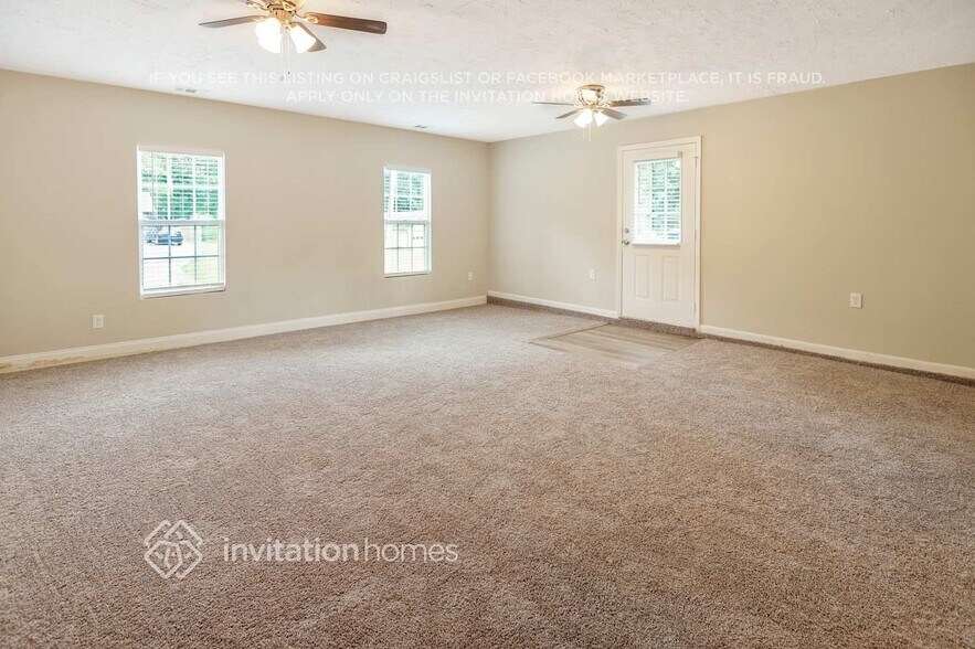 Building Photo - 888 Tall Deer Dr