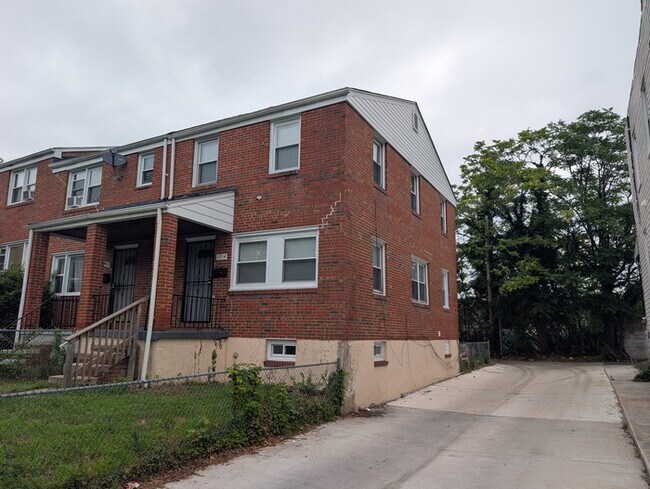 Building Photo - 3 Bedrooms 2 Bathrooms 21206