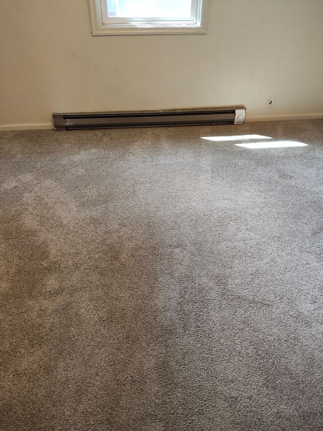 Building Photo - 4BR/2BA House only $2195/month!!!