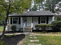 Building Photo - 2723 Robin Hood Dr