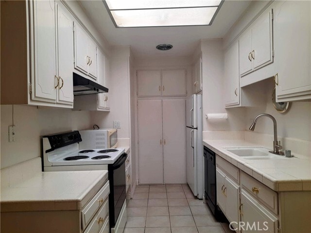 Building Photo - 2233 Via Puerta