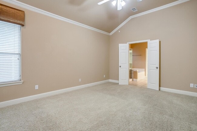 Building Photo - Amazing Well Maintained 3 Bedroom, 2 Bath Home in Euless Gated Community- 76039- Grapevine-Colley...