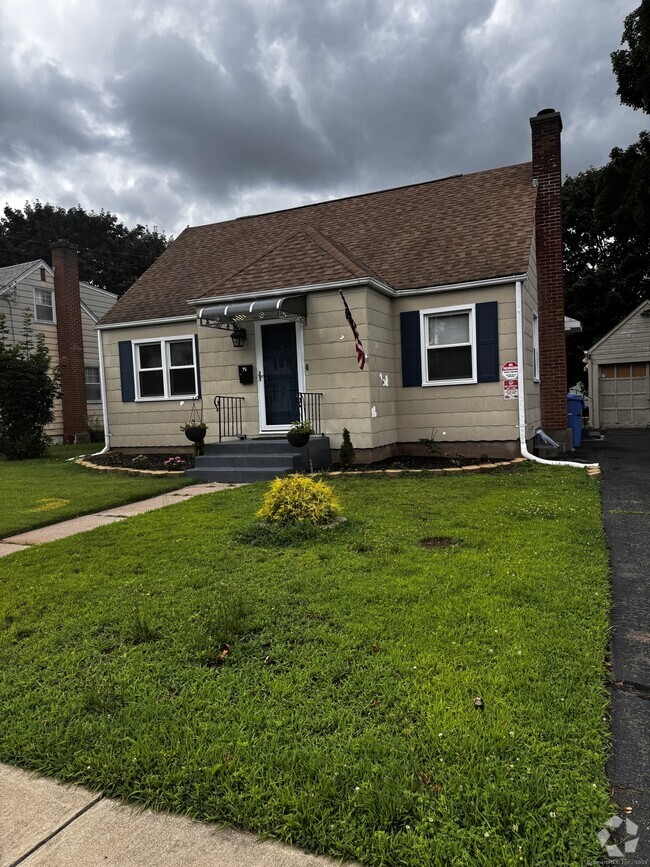 Building Photo - 71 Linnmore Dr