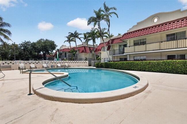 Building Photo - 6709 N Kendall Dr
