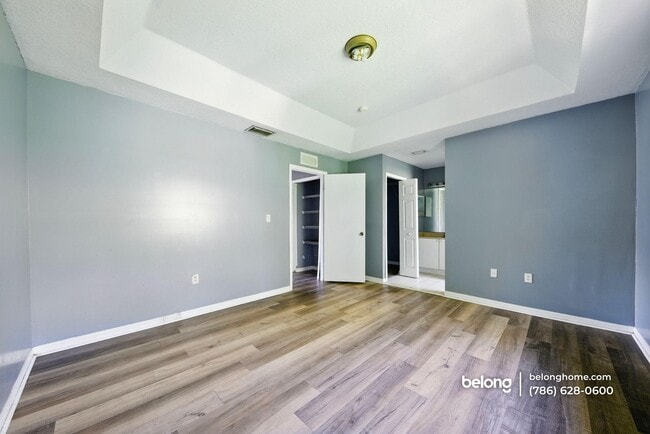 Building Photo - 2915 SE 15th Terrace