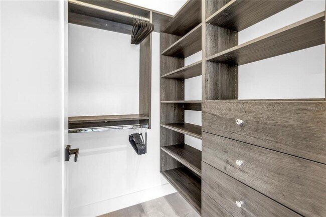 Building Photo - 2065 Goldenrod St