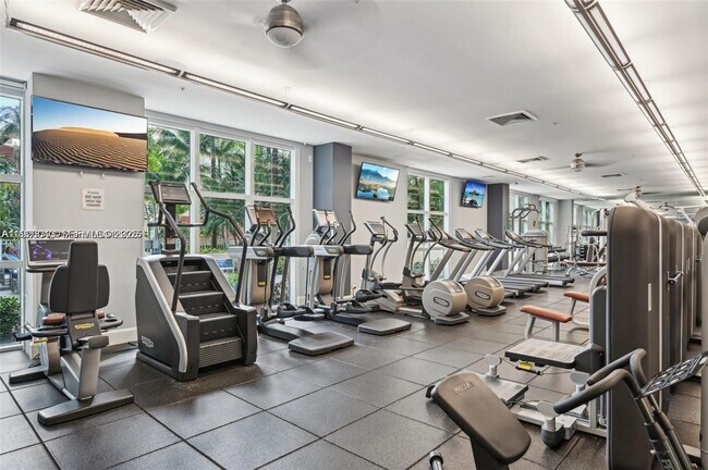 Building Photo - 2000 N Bayshore Dr