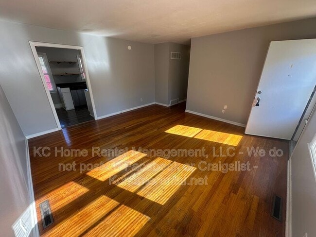 Building Photo - 5216 NE 44th St