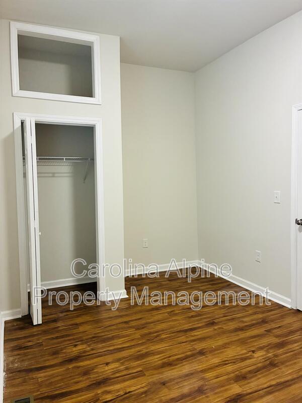 Building Photo - 506 Clegg St