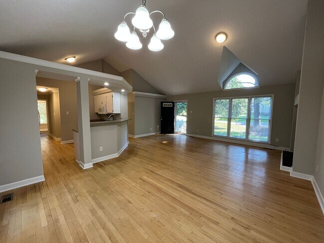 Building Photo - Charming 3-Bedroom Ranch