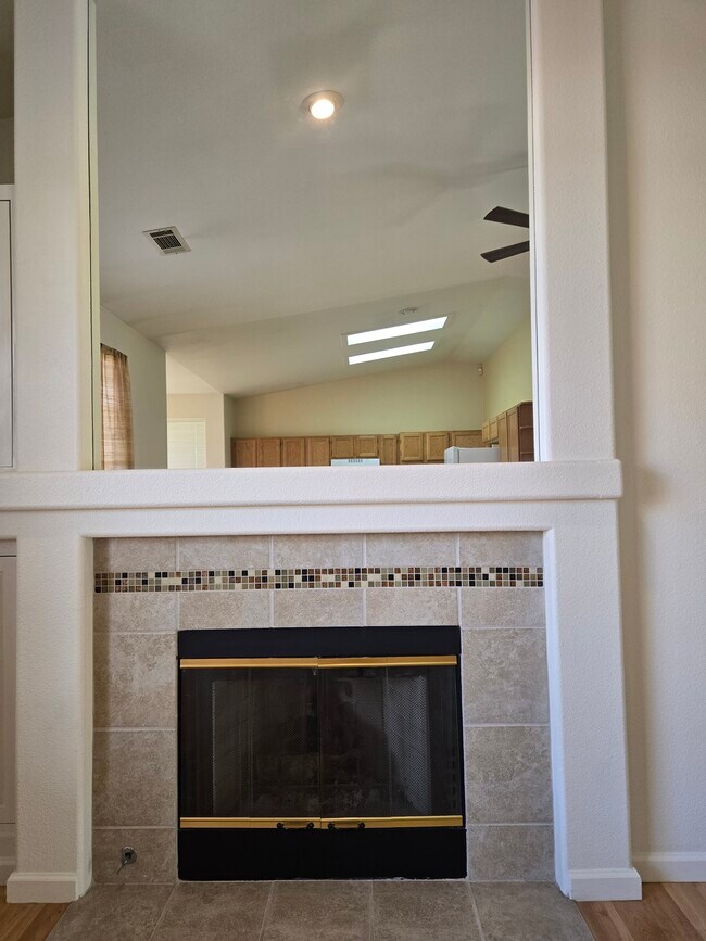 Building Photo - 1749 Bougainvillea Dr