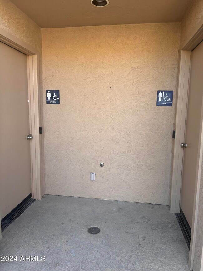 Building Photo - 1225 N 36th St