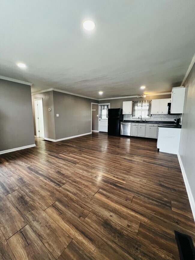 Building Photo - 1230 Trent Blvd