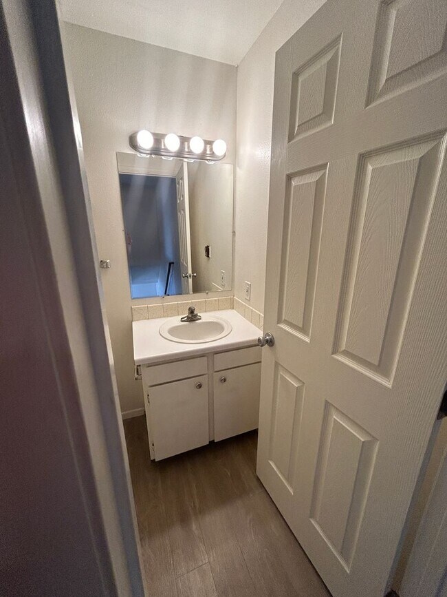 Building Photo - Two Bedroom Condo With One Car Garage Available For Rent In Longmont