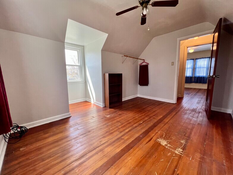 Bed #3 - 902 Adrian St