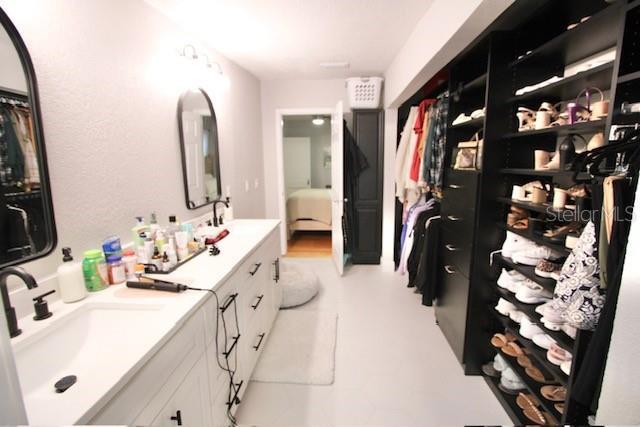 Building Photo - 230 E Esther St