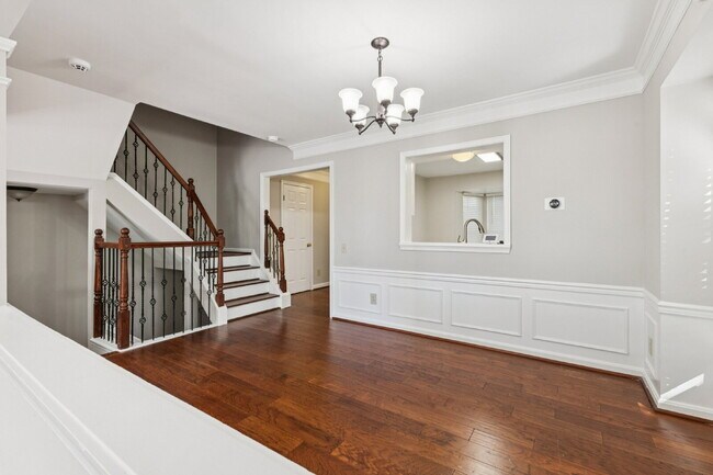 Building Photo - Welcome to this bright and beautifully maintained end-unit townhome in the desirable River Oaks c...