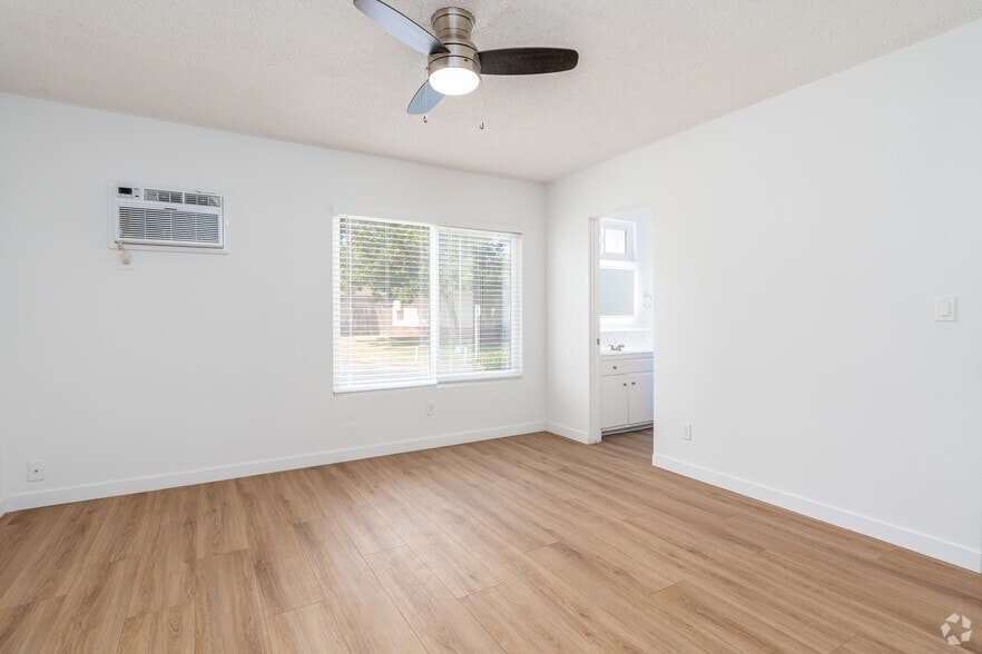 Primary Photo - 1600 W. 5th St.