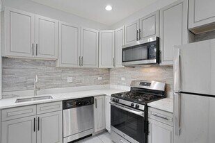 Building Photo - 6105 N Winthrop Ave