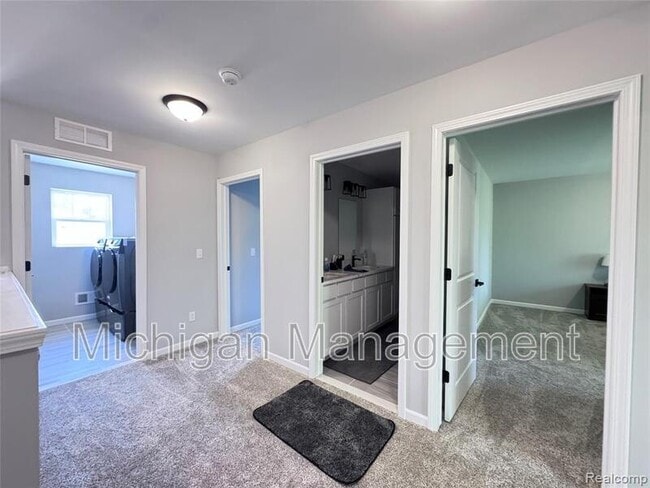 Building Photo - 6149 Woodridge Ln